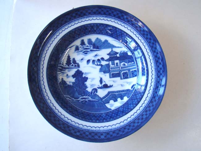 A Mottahedeh "CANTON" porcelain 41 piece dinner service, 20th century — image 7